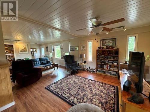 2444 Firwood Hill Road, Williams Lake, BC - Indoor Photo Showing Living Room