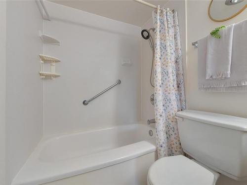 204-1041 Rockland Ave, Victoria, BC - Indoor Photo Showing Bathroom