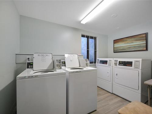 204-1041 Rockland Ave, Victoria, BC - Indoor Photo Showing Laundry Room