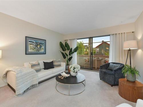 204-1041 Rockland Ave, Victoria, BC - Indoor Photo Showing Living Room