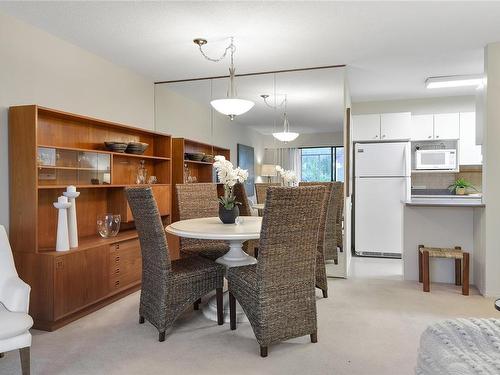 204-1041 Rockland Ave, Victoria, BC - Indoor Photo Showing Dining Room