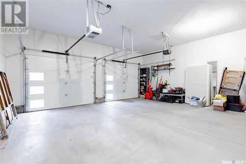 206 Braemar Bay, Saskatoon, SK - Indoor Photo Showing Garage