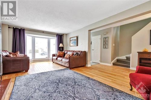 3426 Uplands Drive, Ottawa, ON - Indoor Photo Showing Living Room