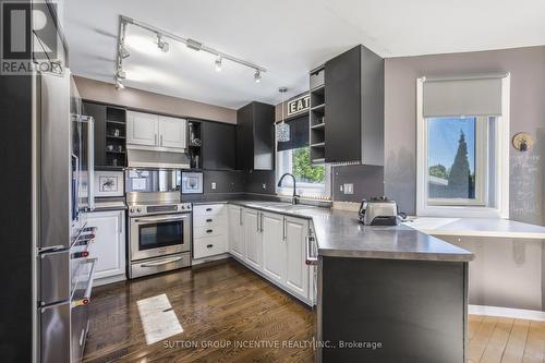 267 Johnson Street, Barrie (Georgian Drive), ON - Indoor Photo Showing Kitchen With Upgraded Kitchen