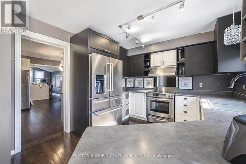 267 Johnson Street, Barrie (Georgian Drive), ON - Indoor Photo Showing Kitchen