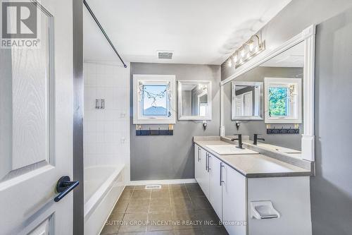 267 Johnson Street, Barrie (Georgian Drive), ON - Indoor Photo Showing Bathroom