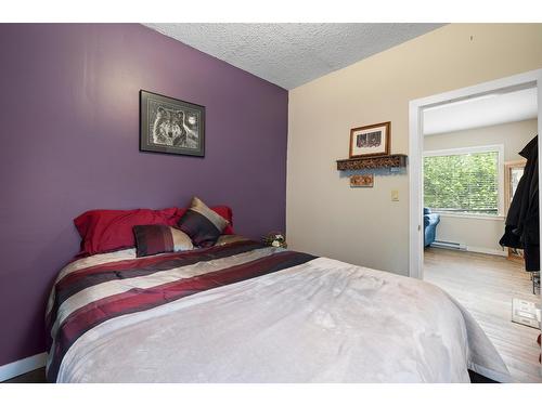 709 Cook Street, Creston, BC - Indoor Photo Showing Bedroom