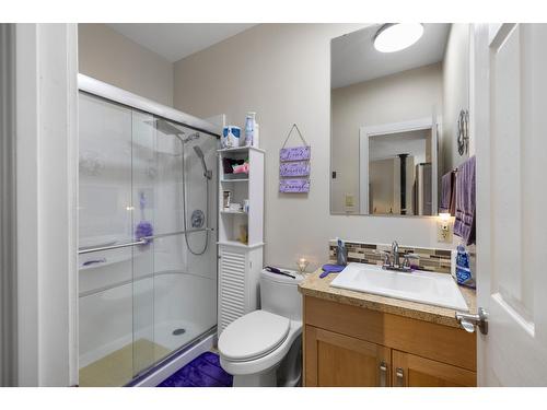 709 Cook Street, Creston, BC - Indoor Photo Showing Bathroom