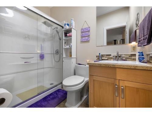 709 Cook Street, Creston, BC - Indoor Photo Showing Bathroom