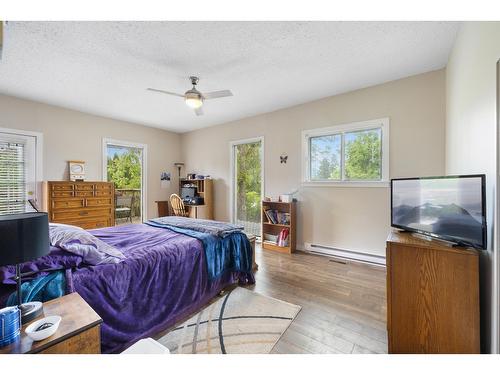 709 Cook Street, Creston, BC - Indoor Photo Showing Bedroom