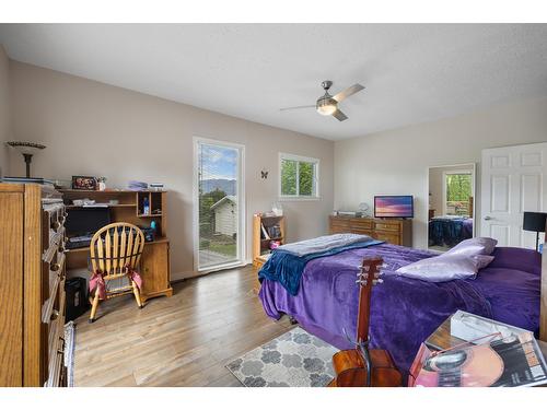 709 Cook Street, Creston, BC - Indoor Photo Showing Bedroom