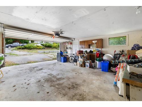709 Cook Street, Creston, BC - Indoor Photo Showing Garage