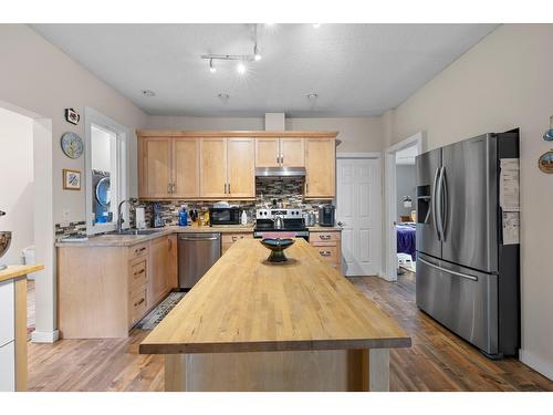 709 Cook Street, Creston, BC - Indoor Photo Showing Kitchen