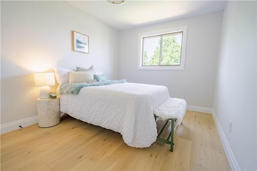 585 Southridge Drive, Hamilton, ON - Indoor Photo Showing Bedroom