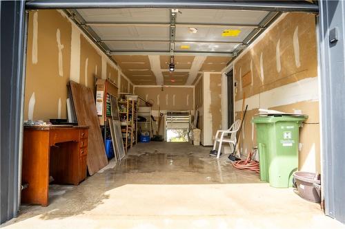 Single car garage with entry access to house - 585 Southridge Drive, Hamilton, ON - Indoor Photo Showing Garage