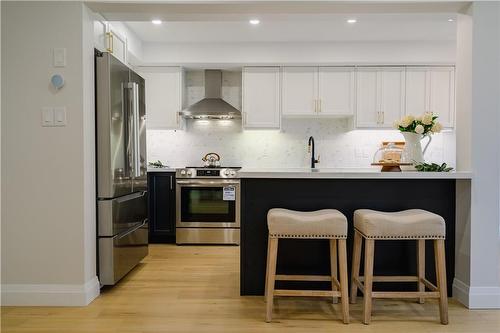 Beautiful new kitchen - 585 Southridge Drive, Hamilton, ON - Indoor Photo Showing Kitchen With Upgraded Kitchen