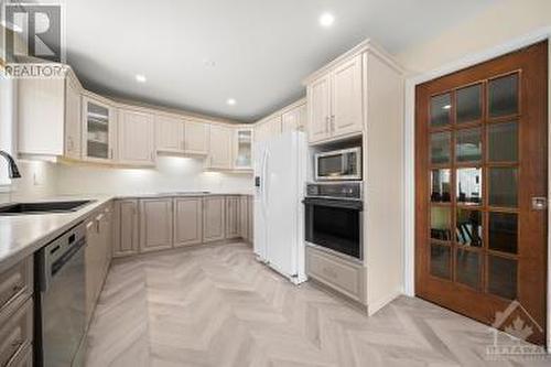 304 Mountbatten Avenue, Ottawa, ON - Indoor Photo Showing Kitchen With Upgraded Kitchen