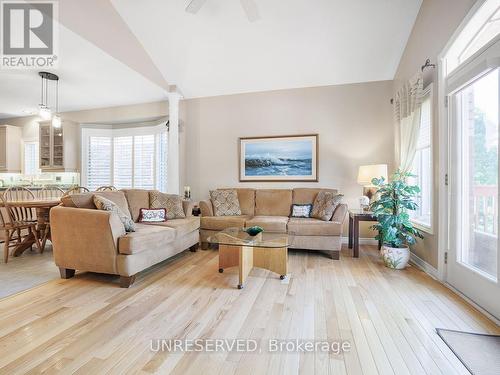 34 Briar Gate Way, New Tecumseth, ON - Indoor Photo Showing Living Room