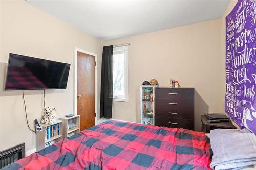 579 Matheson Avenue, Winnipeg, MB - Indoor Photo Showing Bedroom