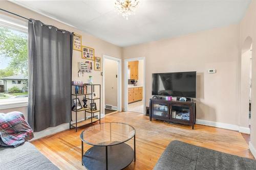 579 Matheson Avenue, Winnipeg, MB - Indoor Photo Showing Living Room