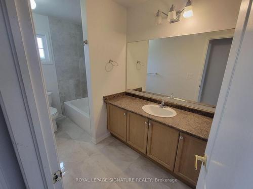 641 Armstrong Blvd, Milton, ON - Indoor Photo Showing Bathroom