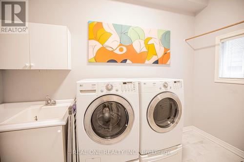 2181 Whitecliffe Way, Oakville (West Oak Trails), ON - Indoor Photo Showing Laundry Room