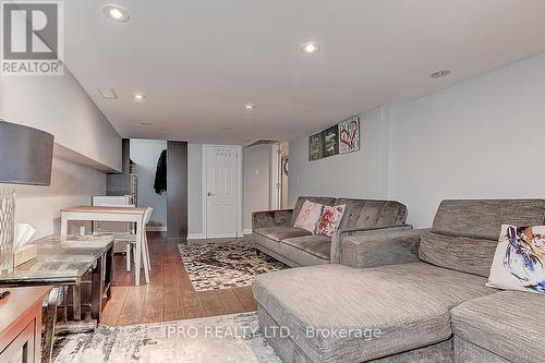 2719 Spruce Needle Court, Mississauga, ON - Indoor Photo Showing Living Room