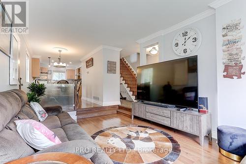 2719 Spruce Needle Court, Mississauga, ON - Indoor Photo Showing Living Room