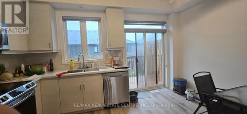 49 - 461 Blackburn Drive, Brantford, ON - Indoor Photo Showing Kitchen With Upgraded Kitchen