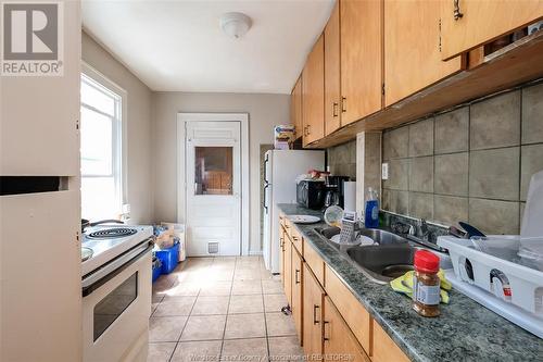 977 Marentette, Windsor, ON - Indoor Photo Showing Kitchen With Double Sink