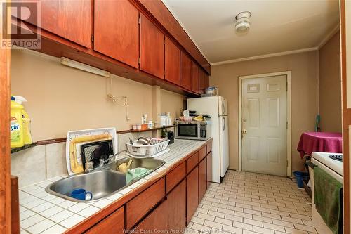 977 Marentette, Windsor, ON - Indoor Photo Showing Kitchen With Double Sink