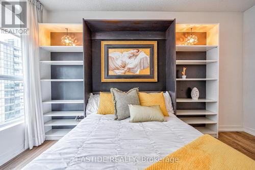 810 - 15 Singer Court, Toronto, ON - Indoor Photo Showing Bedroom