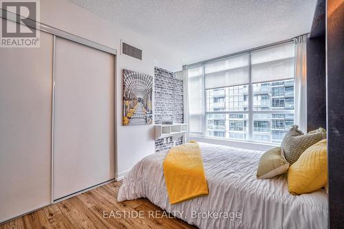 810 - 15 Singer Court, Toronto, ON - Indoor Photo Showing Bedroom