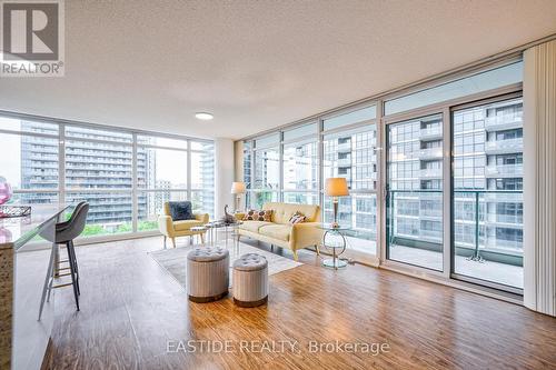 810 - 15 Singer Court, Toronto, ON - Indoor Photo Showing Living Room