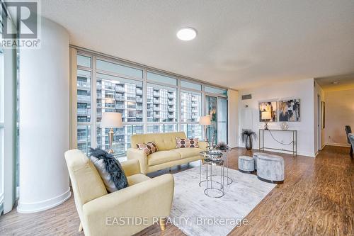 810 - 15 Singer Court, Toronto (Bayview Village), ON - Indoor Photo Showing Living Room