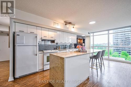 810 - 15 Singer Court, Toronto, ON - Indoor Photo Showing Kitchen