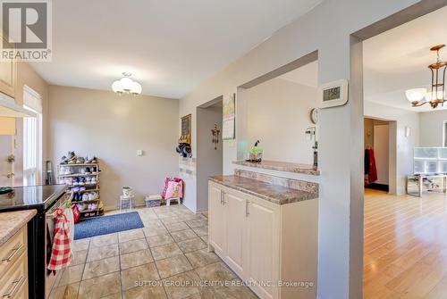 8 - 8 Guildford Crescent, Brampton, ON - Indoor Photo Showing Kitchen