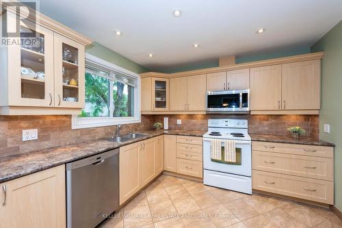 2123 Waycross Crescent, Mississauga, ON - Indoor Photo Showing Kitchen With Double Sink