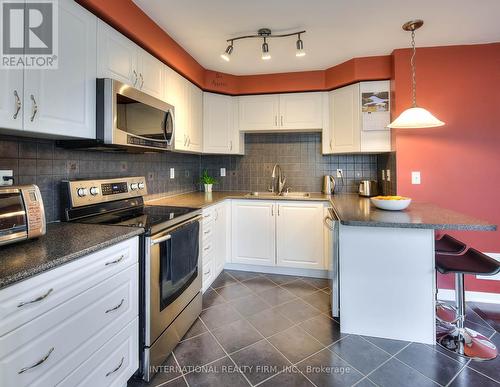 12 Fletcher Circle, Cambridge, ON - Indoor Photo Showing Kitchen With Double Sink