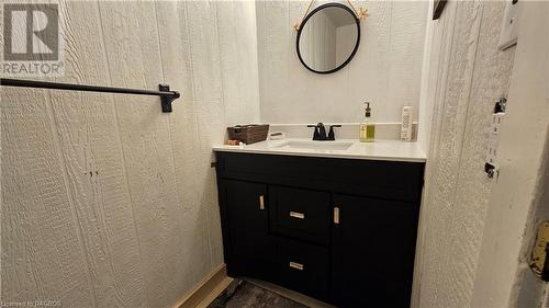 2889 Highway 6, Northern Bruce Peninsula, ON - Indoor Photo Showing Bathroom