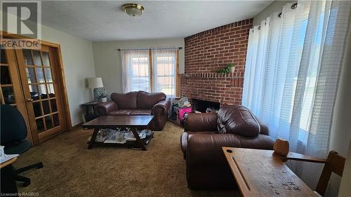 2889 Highway 6, Northern Bruce Peninsula, ON - Indoor Photo Showing Living Room