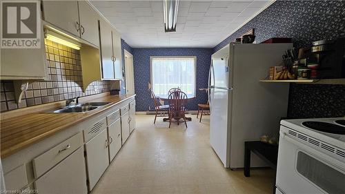 2889 Highway 6, Northern Bruce Peninsula, ON - Indoor Photo Showing Kitchen With Double Sink