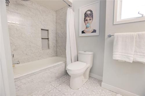 2960 Jackson Drive, Burlington, ON - Indoor Photo Showing Bathroom