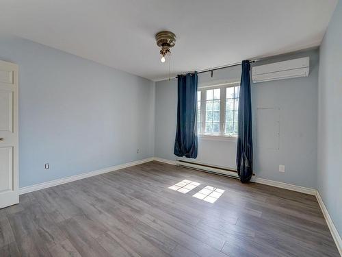 Master bedroom - 254 Rue Leber, Saint-Constant, QC - Indoor Photo Showing Other Room