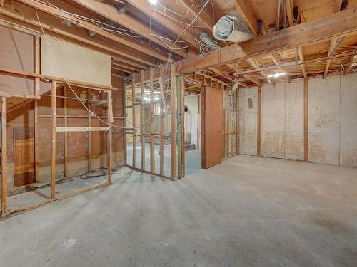 Atelier - 254 Rue Leber, Saint-Constant, QC - Indoor Photo Showing Basement