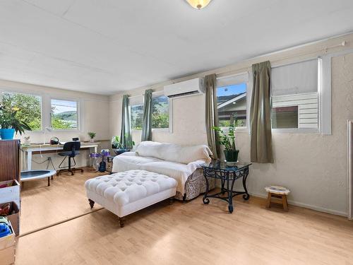 229 Birch Street, Chase, BC - Indoor Photo Showing Living Room