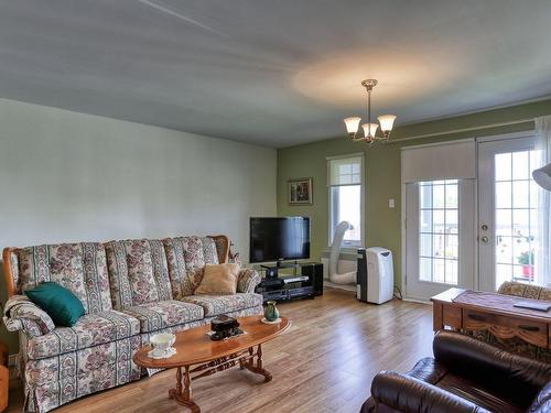 Living room - 4743  - 4773 Av. Beaupré, Shawinigan, QC - Indoor Photo Showing Living Room