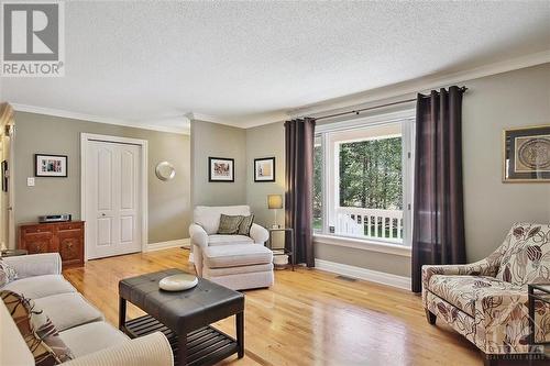 2385 Mcgovern Road, Kemptville, ON - Indoor Photo Showing Living Room