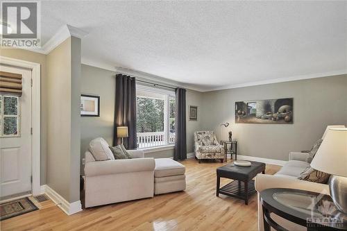 2385 Mcgovern Road, Kemptville, ON - Indoor Photo Showing Living Room