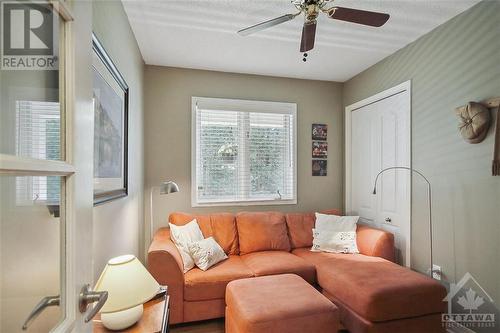 2385 Mcgovern Road, Kemptville, ON - Indoor Photo Showing Living Room